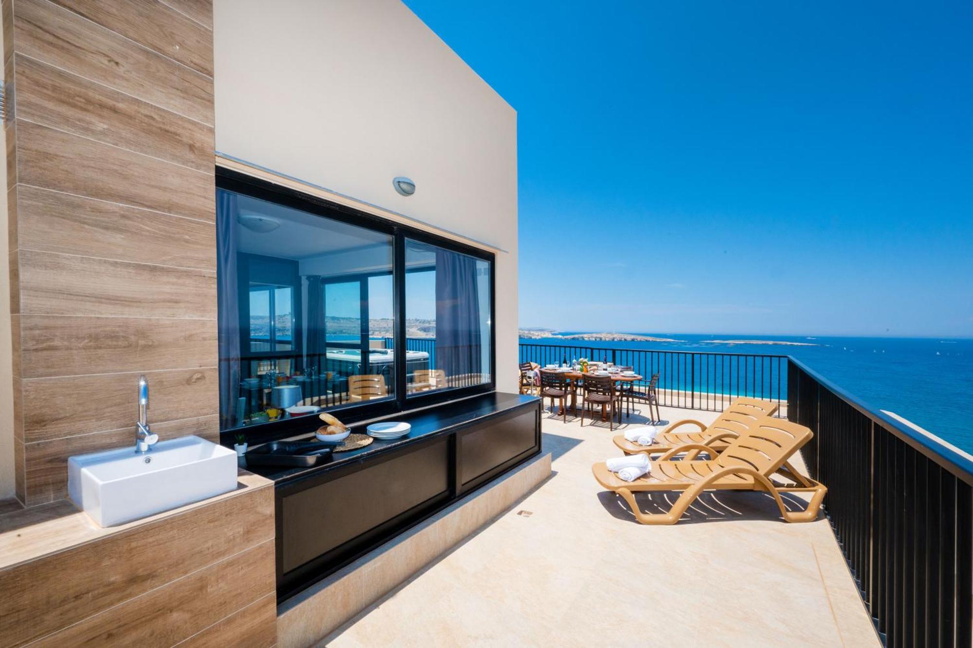 Апартаменти Islet Promenade Seafront Penthouse With Breathtaking Seaviews And Private Hot Tub On The Large Terrace By Getawaysmalta Сент-Полс-Бей Екстер'єр фото