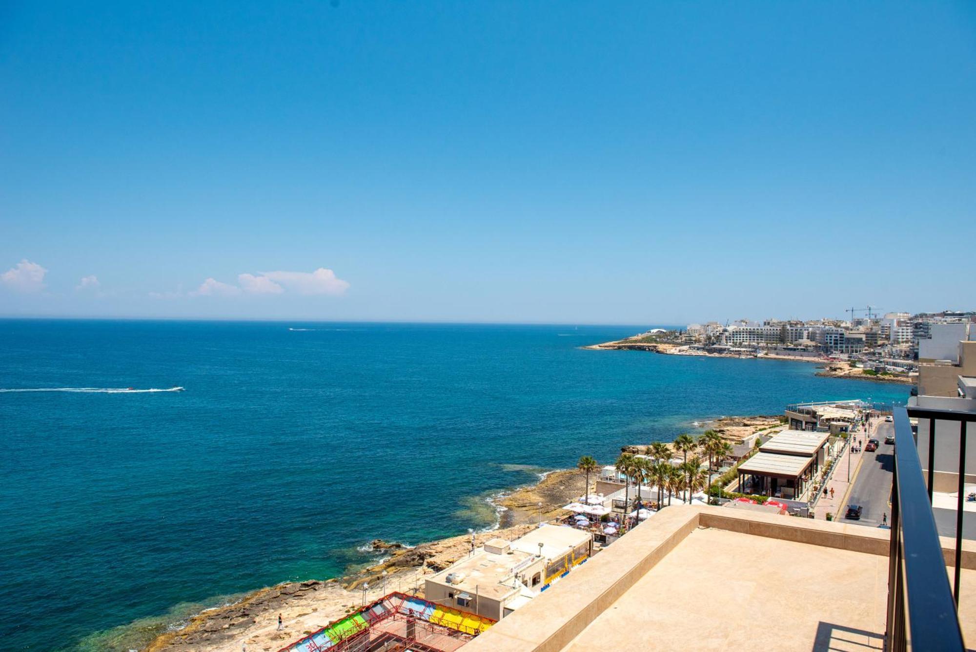 Апартаменти Islet Promenade Seafront Penthouse With Breathtaking Seaviews And Private Hot Tub On The Large Terrace By Getawaysmalta Сент-Полс-Бей Екстер'єр фото